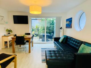 Above the Bay - Enclosed garden apartment with parking - Penzance - 8