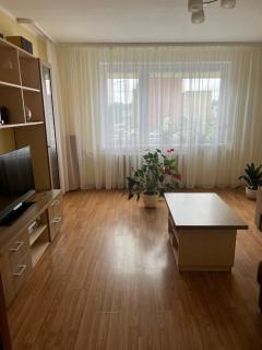 Butas prie tvenkinio - - 1