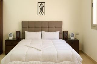 820 · 2BR Townhouse Bath TV Backyard - Sheikh Zayed - 0