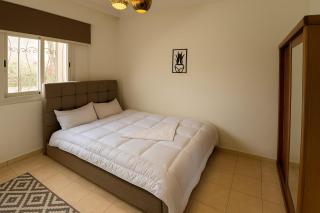 820 · 2BR Townhouse 2 Queen Beds Backyard - 4