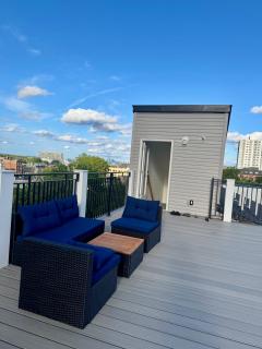 Cozy 3BR Retreat with Rooftop Near EWR & NYC Access - Newark - 9