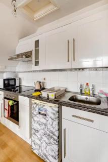 Large room with private kitchen near Kingston University - 9