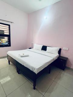 Mahadev Hotel !! Near Chandigarh Int'l Airport ! - 1