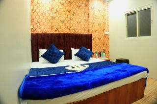 Near Shri Mahakaleshwar Jyotirlinga Temple HOTEL GANARAJ # SHARNAM - Providing Spacious Rooms With Free Wi-Fi - Free Parking Available - Best Hotel In Ujjain - Ujjain - 4
