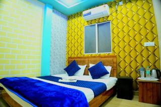 Near Shri Mahakaleshwar Jyotirlinga Temple HOTEL GANARAJ # SHARNAM - Providing Spacious Rooms With Free Wi-Fi - Free Parking Available - Best Hotel In Ujjain - Ujjain - 1