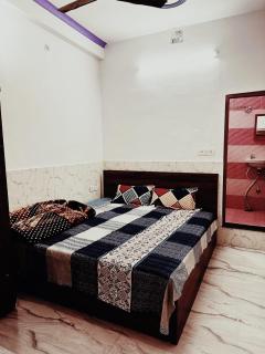 Shri Sitaram Guest House - Near Ram JanamBhoomi Ayodhya - 2