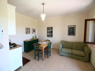 Chic Farmhouse in Montalto di Castro with Terrace - Montalto di Castro - 9