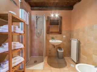 Chic Farmhouse in Montalto di Castro with Terrace - Montalto di Castro - 4