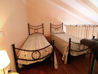 Chic Farmhouse in Montalto di Castro with Terrace - Montalto di Castro - 2