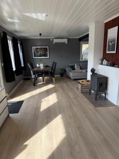 Landlig hytte med jacuzzi - Lyngdal - 3
