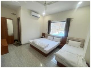 Near Shri Mahakaleshwar Jyotirlinga Temple HOTEL G-A-R-I-M-A ! UJJAIN - Providing Air Conditioned Rooms With Free Wi-fi Facility And Free Parking Available - Ujjain - 3