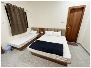 Near Shri Mahakaleshwar Jyotirlinga Temple HOTEL G-A-R-I-M-A ! UJJAIN - Providing Air Conditioned Rooms With Free Wi-fi Facility And Free Parking Available - Ujjain - 7