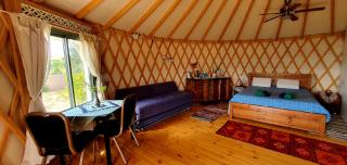 צלילי השקט- היורט מול הנוף - 5