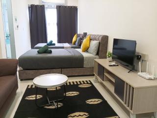 Core Soho Suit Kip Sentral Kotawarisan Family Studio Near KLIA & KLIA2 - Sepang - 0