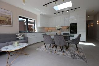 Luxury House for Families and Contractors, NamisSuites Serviced Apartment - Farnborough - Farnborough - 7