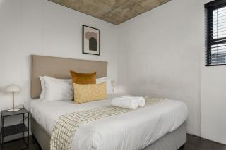 Table Mountain Views & Rooftop Pool Retreat - 2