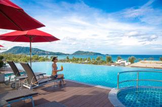 Beachfront 1 BR Hotel Infinity Pool Patong Phuket - Strand Patong - 0