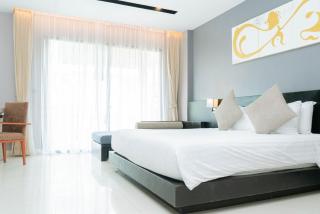 Beachfront 1 BR Hotel Infinity Pool Patong Phuket - Strand Patong - 4
