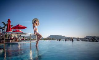 Beachfront 1 BR Hotel Infinity Pool Patong Phuket - Strand Patong - 8