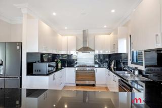 MetaWise Luxe 6 Bed Ocean View Family Home in Seaforth - Sydney - 2