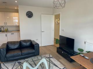 Spacious Erith Apartment - 4