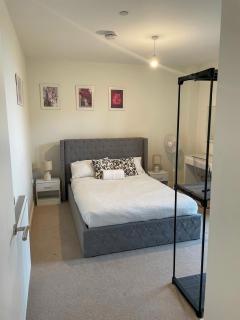 Spacious Erith Apartment - 8