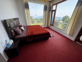 Shiva Cafe and Stays - Bīr - 9