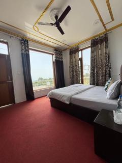 Shiva Cafe and Stays - Bīr - 6