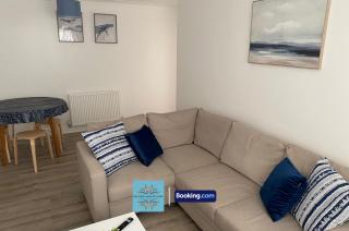 Convenient 2-bedroom Second Floor Flat At Escape & Estates Short Lets & Serviced Accommodation Oldbury with Free Parking - 5
