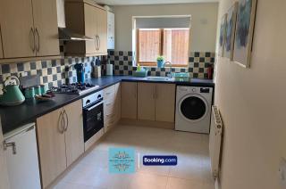 Modern 2-bedroom flat At Escape & Estates Short Lets & Serviced Accommodation Oldbury with free parking - Oldbury - 5