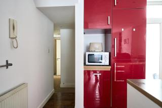 Modern City Stay 1BR King Size Bed -Free WIFI & Parking - Cardiff - 2