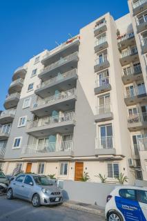 Central Comfort Apartment - Steps From All Amenities - 2