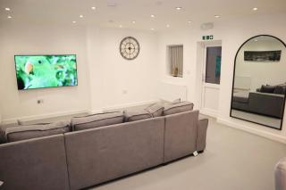 5BDR Spacious En-suite Accomodation - 1