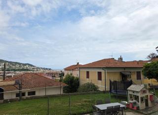 T2 rez de jardin de villa au calme - Nizza - 8