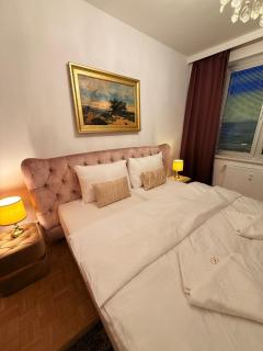 Sunsets and Sunrise Luxury Suites by Milochev - Viena - 8