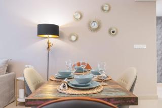 Free housekeeping visits during your stay - StayShort - Stylish DIFC Apartment Sleeps 4 with Pool & Gym - 5