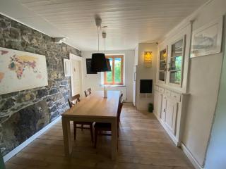 Logement individuel 3 pièces dans chalet - - 4