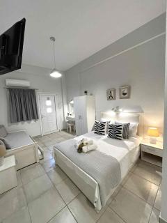 Tzekos Studios - Stavros - 3