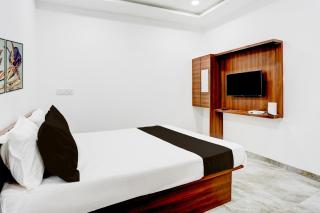Hotel O Varad 7/12 Beer Bar & Lodging room - Aurangabad - 5