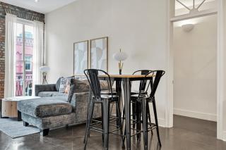Modern 1BR condo w exposed brick & king bed - 2