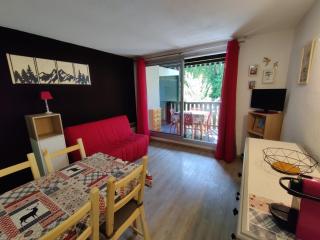 Studio chaleureux à Barcelonnette avec balcon et vue montagne - Barcelonnette - 0