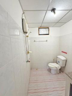 Malee Guesthouse & Restaurant - 1