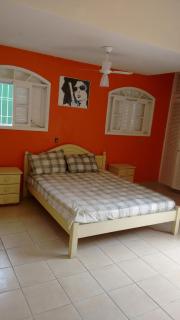 Refúgio Familiar com Piscina, Wifi, Jardim e Churrasqueira a 500 metros da Enseada - 8