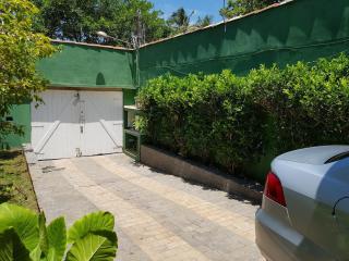 Refúgio Familiar com Piscina, Wifi, Jardim e Churrasqueira a 500 metros da Enseada - Guarujá - 8
