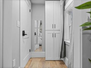 6BR3BATH Home with FREE Parking & Outdoor Furniture - Somerville - 9