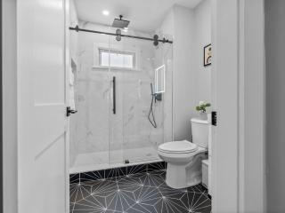 6BR3BATH Home with FREE Parking & Outdoor Furniture - Somerville - 5