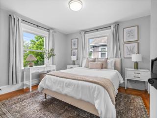 6BR3BATH Home with FREE Parking & Outdoor Furniture - Somerville - 0