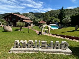 Vivienda turistica jardín con encanto y piscina - Emaldia - 8