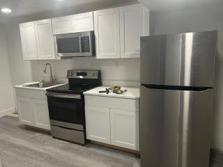 New Room with Airbed Mattress Queen in Down Floor - Eagle Mountain - 8