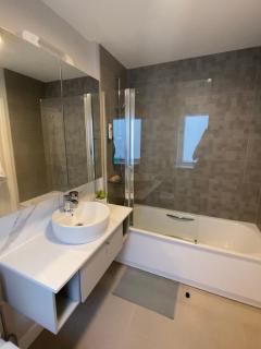 Cozy Coastal Home Bettystown - 1